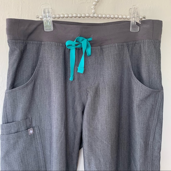 Figs Kade Cargo Scrub Pants - Picture 6 of 13